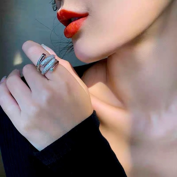 Jewelry - 💎 BOGO❗️Silver Uneven Texture fashion Ring